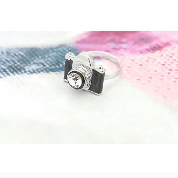 Boutique Jewelry - Silver plated vintage camera adjustable ring