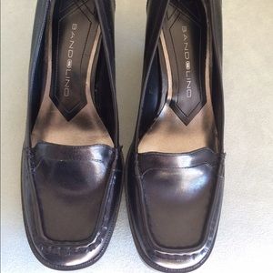 NWT. Bandolino black leather heels.