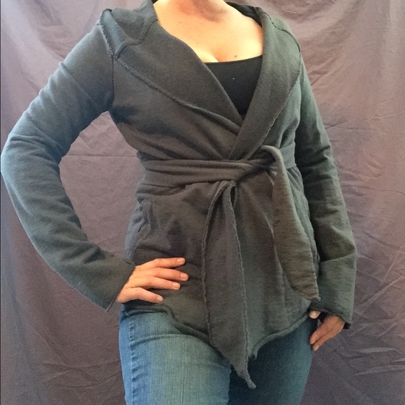 Lucky Brand Size Medium Gray Wrap