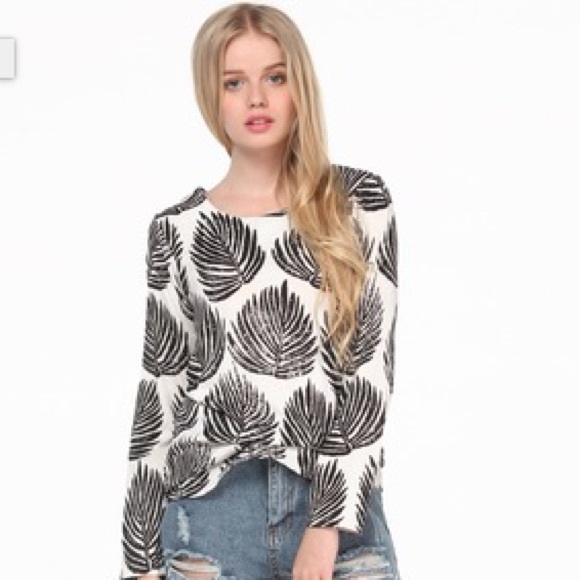 Urban Outfitters Tops - Printed top