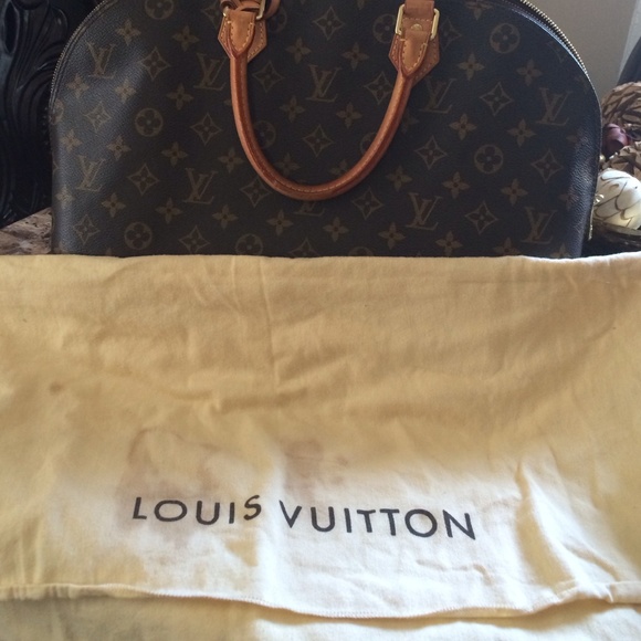 Pre Owned Alma satchel Handbag by Louis Vuitton 💯 ‼️ - Picture 2 of 4