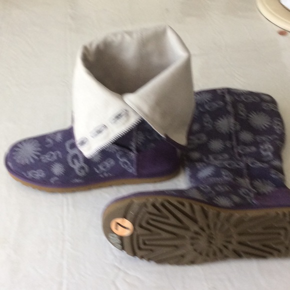 Beautiful denim Ugg never worn size 7 - Picture 2 of 2