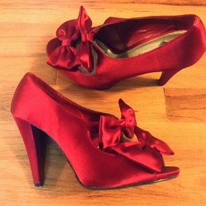 Red bow shoes