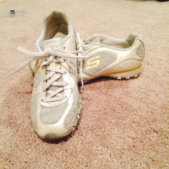 Skechers size 8 tennis shoes