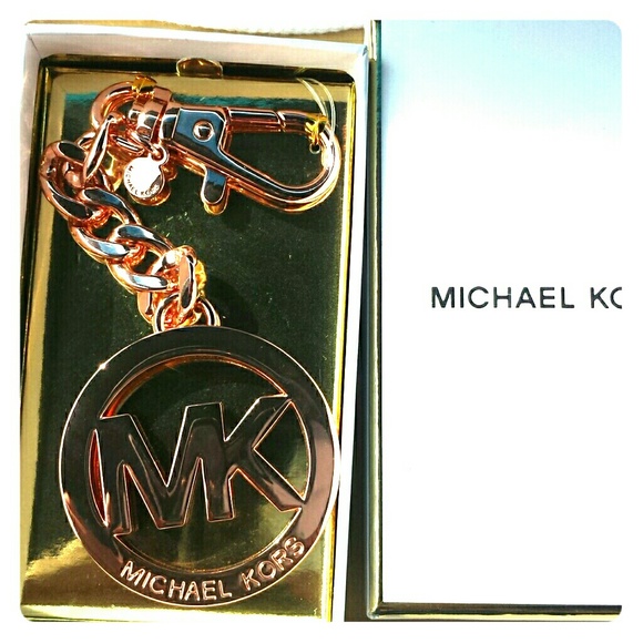 Michael Kors  key charm rose gold