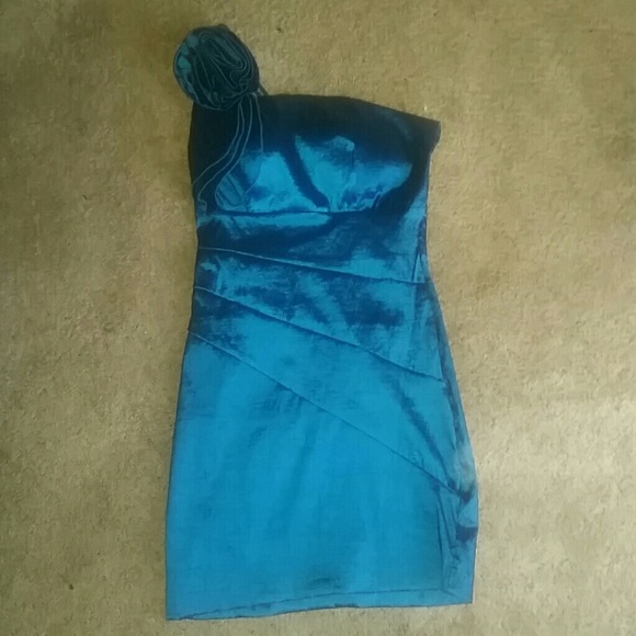 One shoulder dress