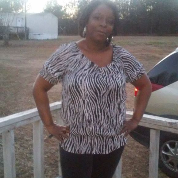 Meet your Posher, Lenora - Picture 1 of 1