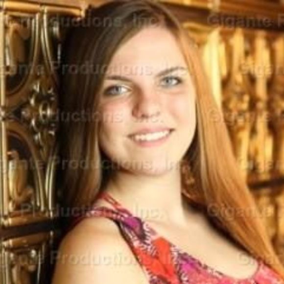 Meet your Posher, Alexia