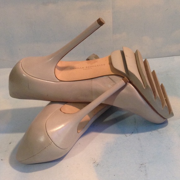 CAMILLA SKOVGAARD NUDE LEATHER PUMPS