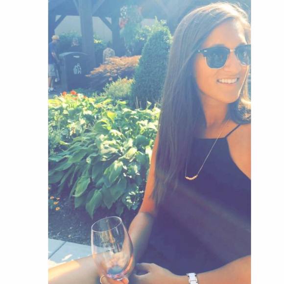 Meet your Posher, Alexis