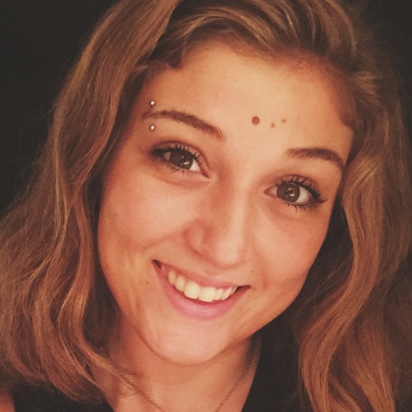 Meet your Posher, Candice - Picture 1 of 1