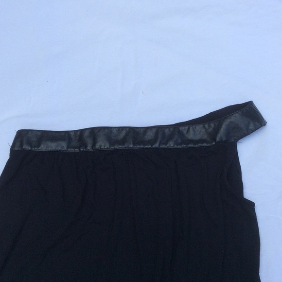 Flirty one shoulder top - Picture 2 of 2