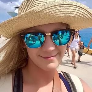 Meet your Posher, Brooke