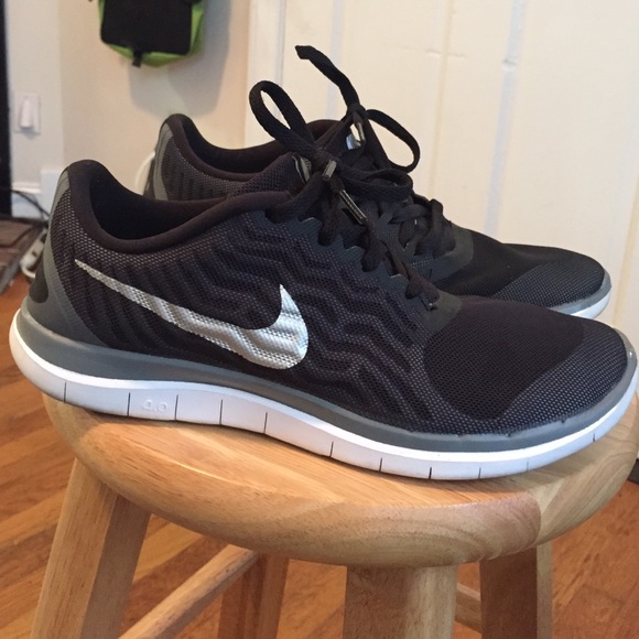 Nike Shoes - Nike free run 4.0