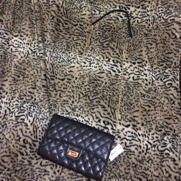 Black shoulder bag