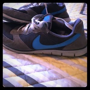 Nike tennis shoes worn twice