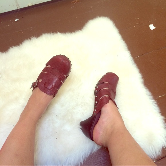 Maroon Trendy Clogs