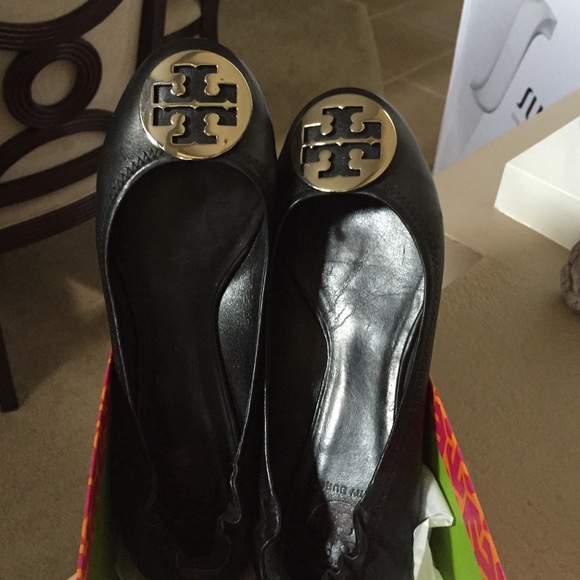 Tory Burch black/silver classic reva Size 8.5.