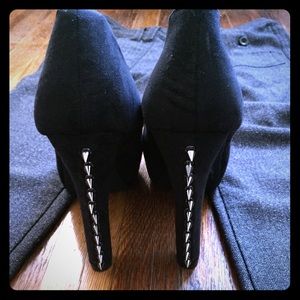 Platforms black heels with spike