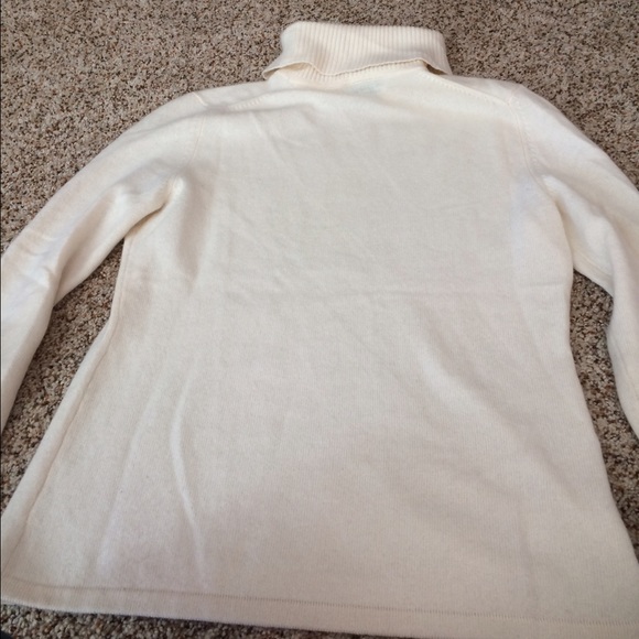 Cream turtleneck sweater 100% cashmere!