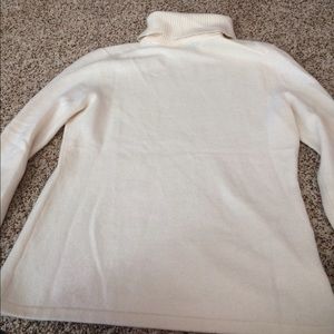 Cream turtleneck sweater 100% cashmere!