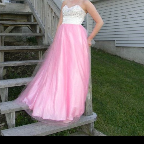 Gorgeous pink prom dress