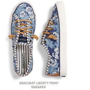 Sperry sneaker size 5.5