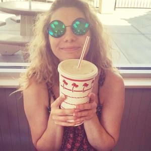 Meet your Posher, Thea