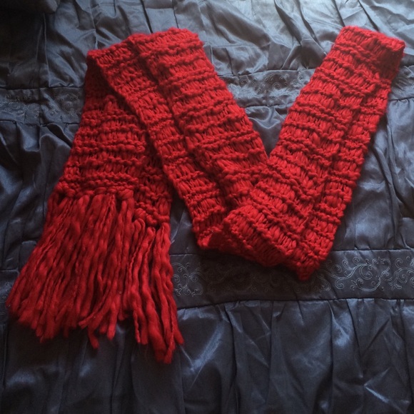 Cozy, knitted red scarf ❤️