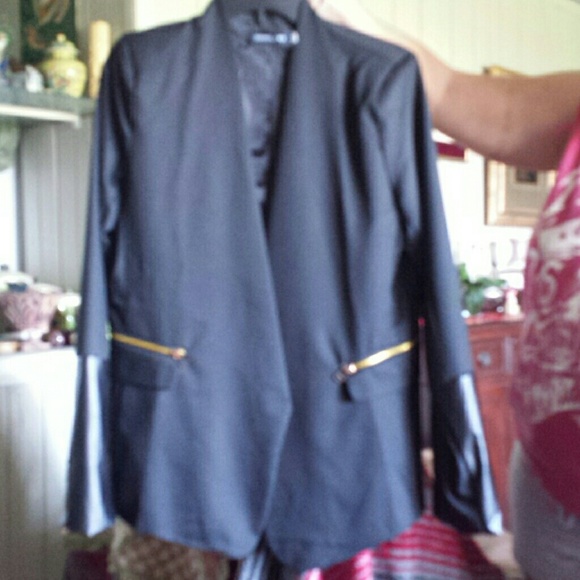 Black jacket w/foux leather sleeve