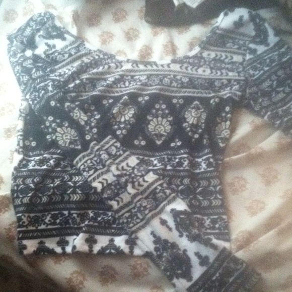 black and white floral long sleeve crop top - Picture 1 of 2