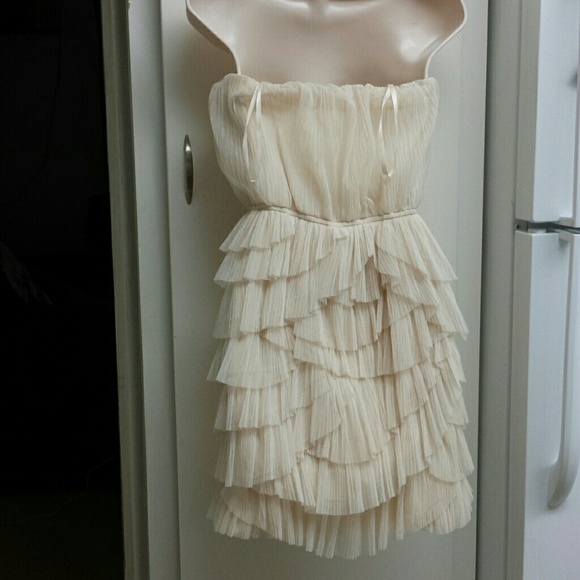 (Sold) NWT $148 BCBG strapless layered lace dress - Picture 3 of 4