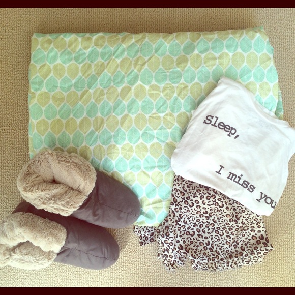 Twin Leaf patterned twin set