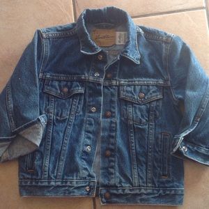 Blue denim Levi Strauss size 6 kids jean jacket.