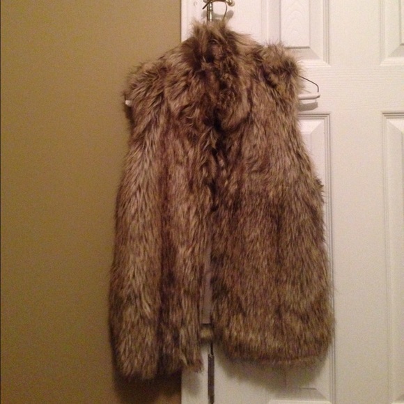 NWOT med Furr Vest