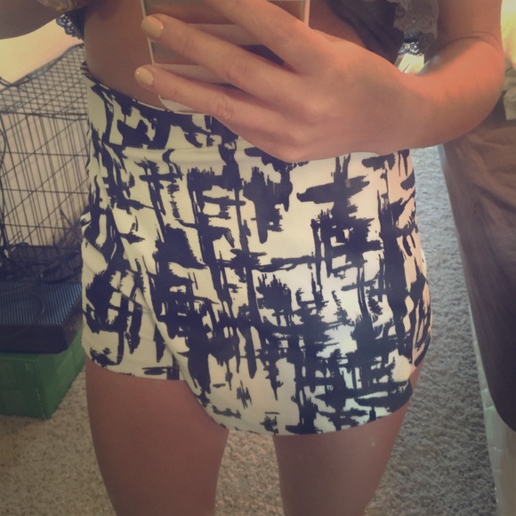 Black & white envelope skirt