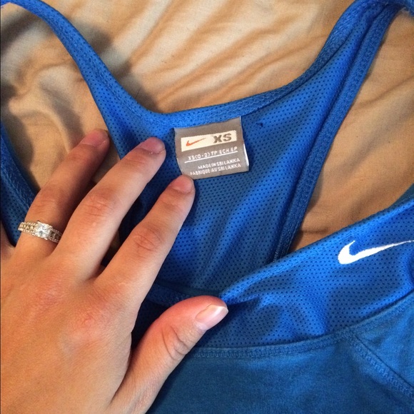 Nike top - Picture 2 of 3