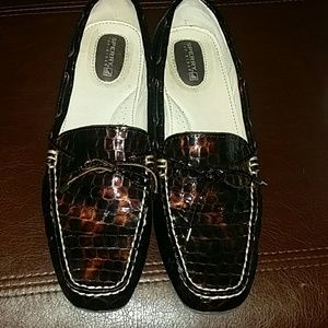 Brown alligator flats