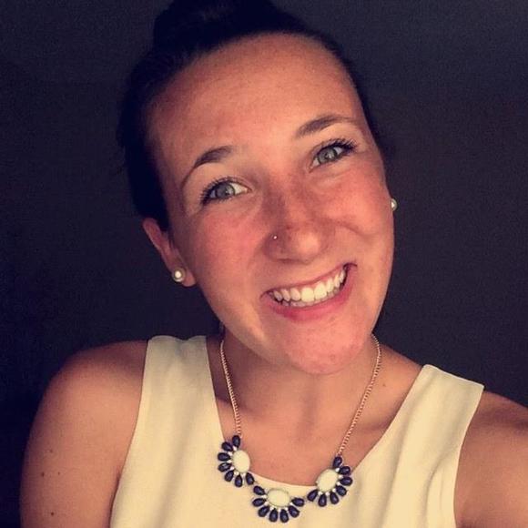 Meet your Posher, Liz - Picture 1 of 1