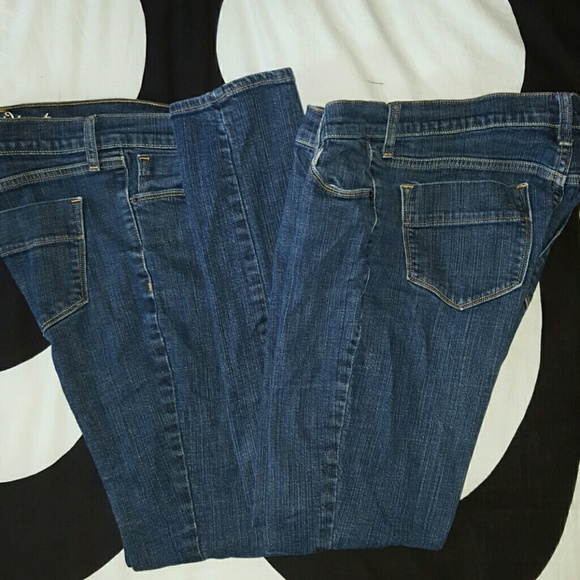 2 pair lot of Sweetheart cut skinny jeans.
