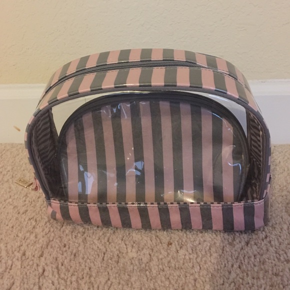 Travel totes