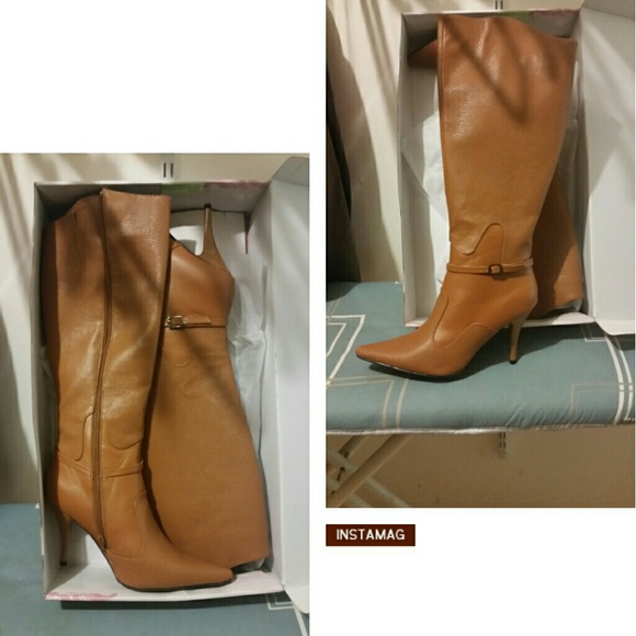BRAND NEW!!Beautiful carmel color snake skin boots