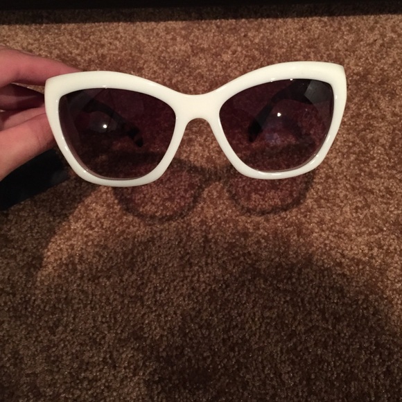 Cateye Prada sunglasses - Picture 2 of 3