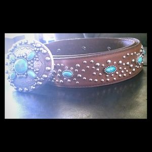 Beautiful belt! Never worn. Too big :(