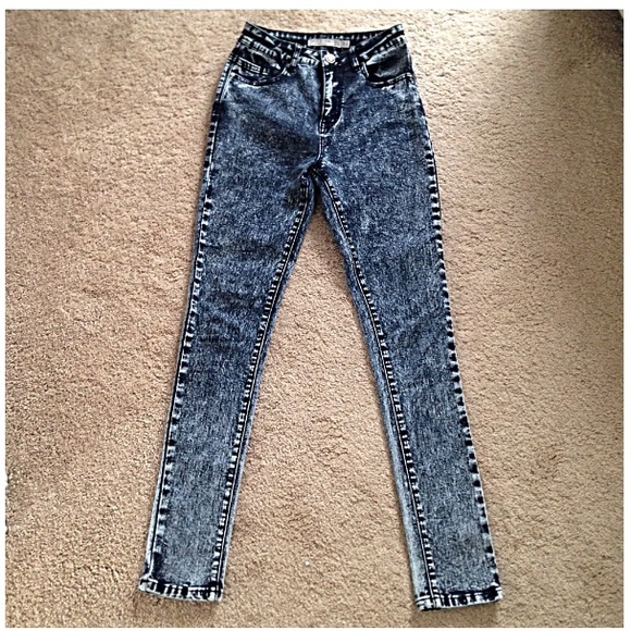 Size 03 High wasted, tapered, acid washed jeans