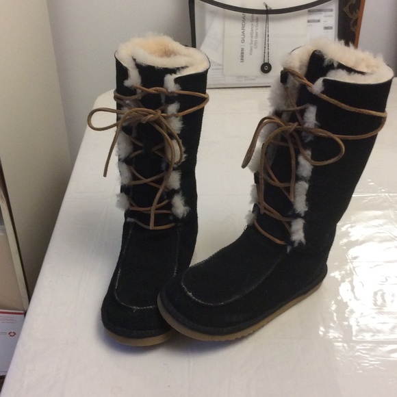 Gorgeous Ugg Australia boots hard to find size 6