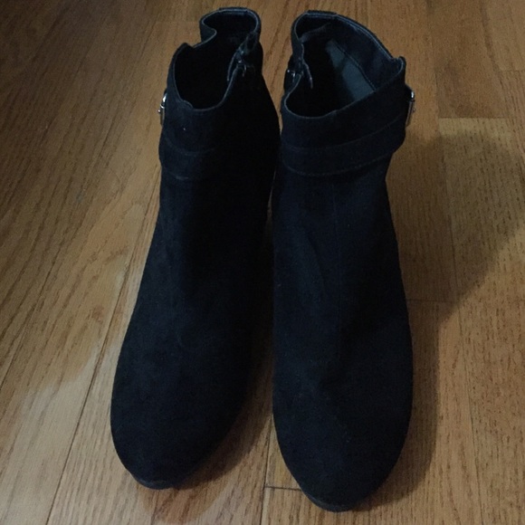 Black ankle wedged booties