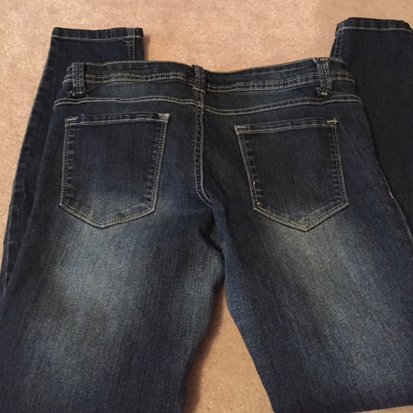 Distressed jeans - Picture 2 of 3