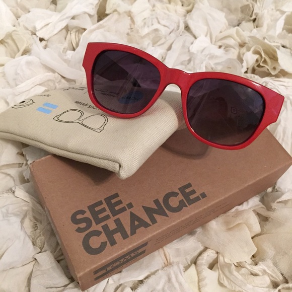 🎉HP🎉 TOMS red sunglasses style Gigi