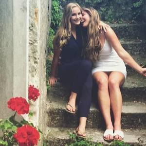 Meet your Posher, Amelia